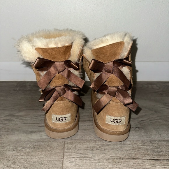 Brown Women’s Ugg Boots With Bows - Picture 1 of 5